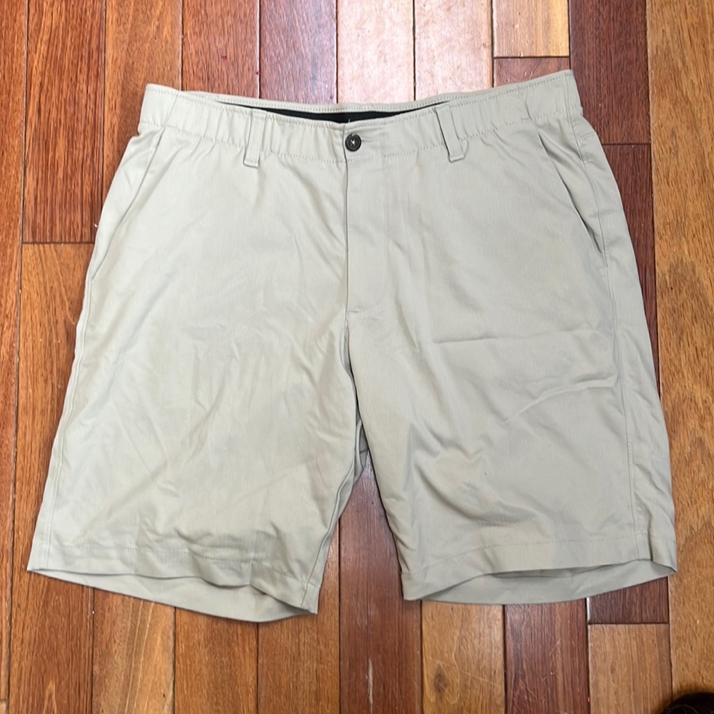 Under Armour dri-fit casual golf shorts